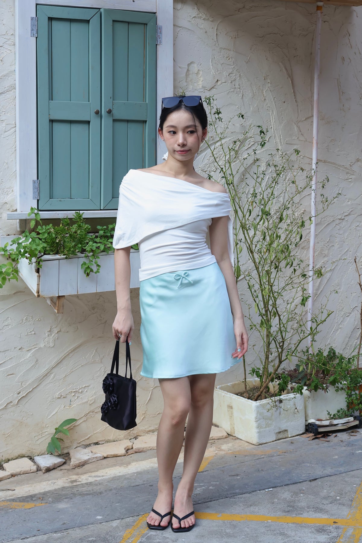 Stylish Off-Shoulder Top斜肩上衣