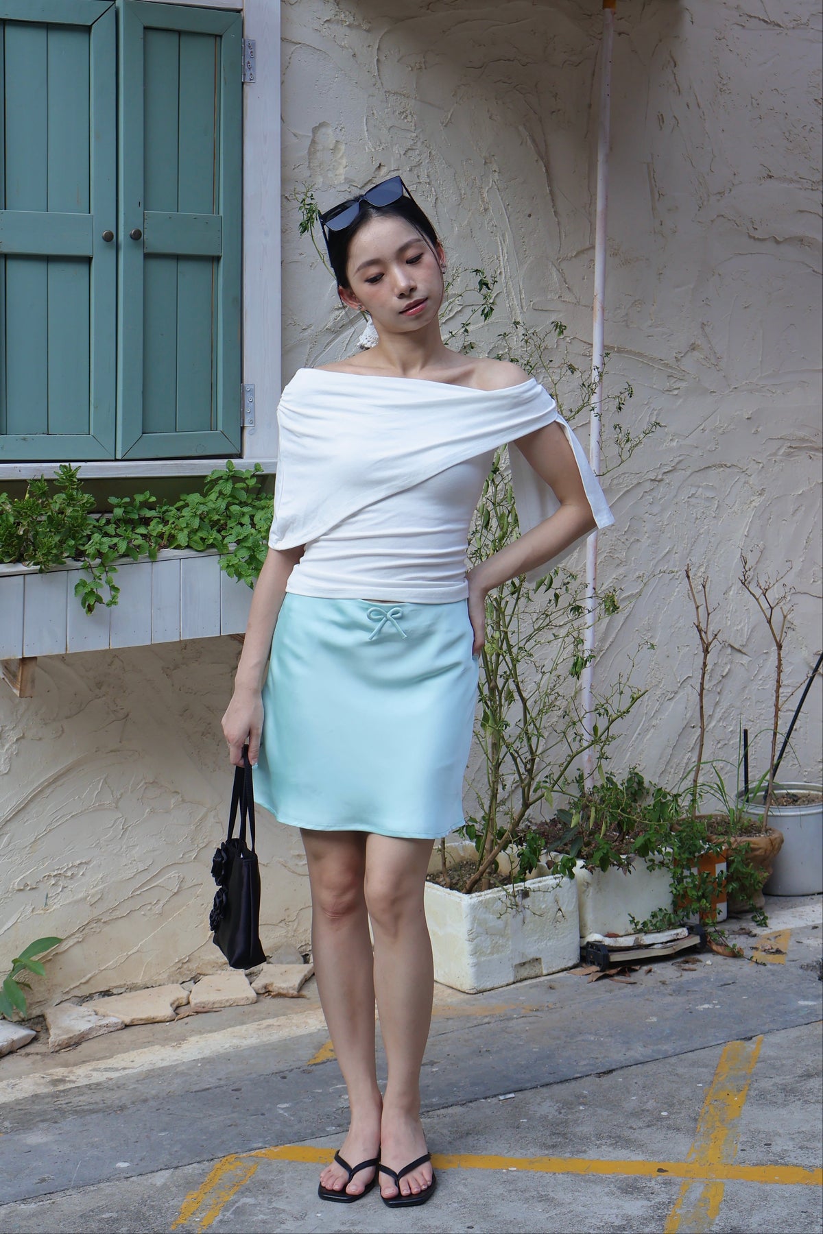 Stylish Off-Shoulder Top斜肩上衣