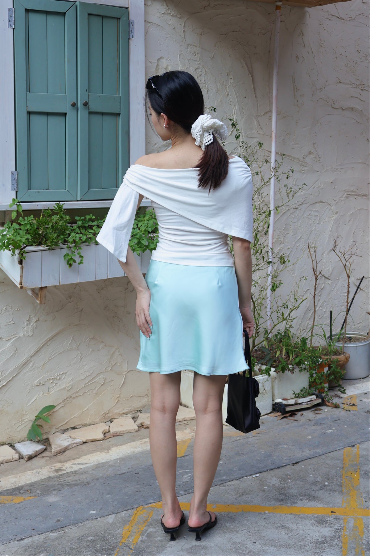 Stylish Off-Shoulder Top斜肩上衣