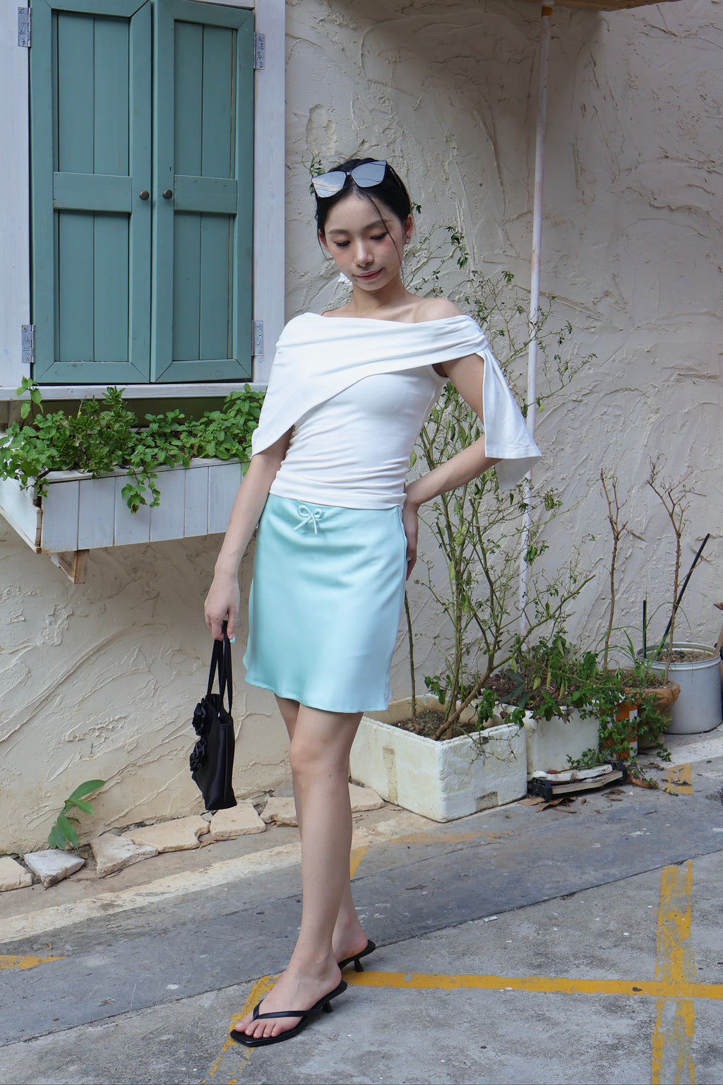 Stylish Off-Shoulder Top斜肩上衣