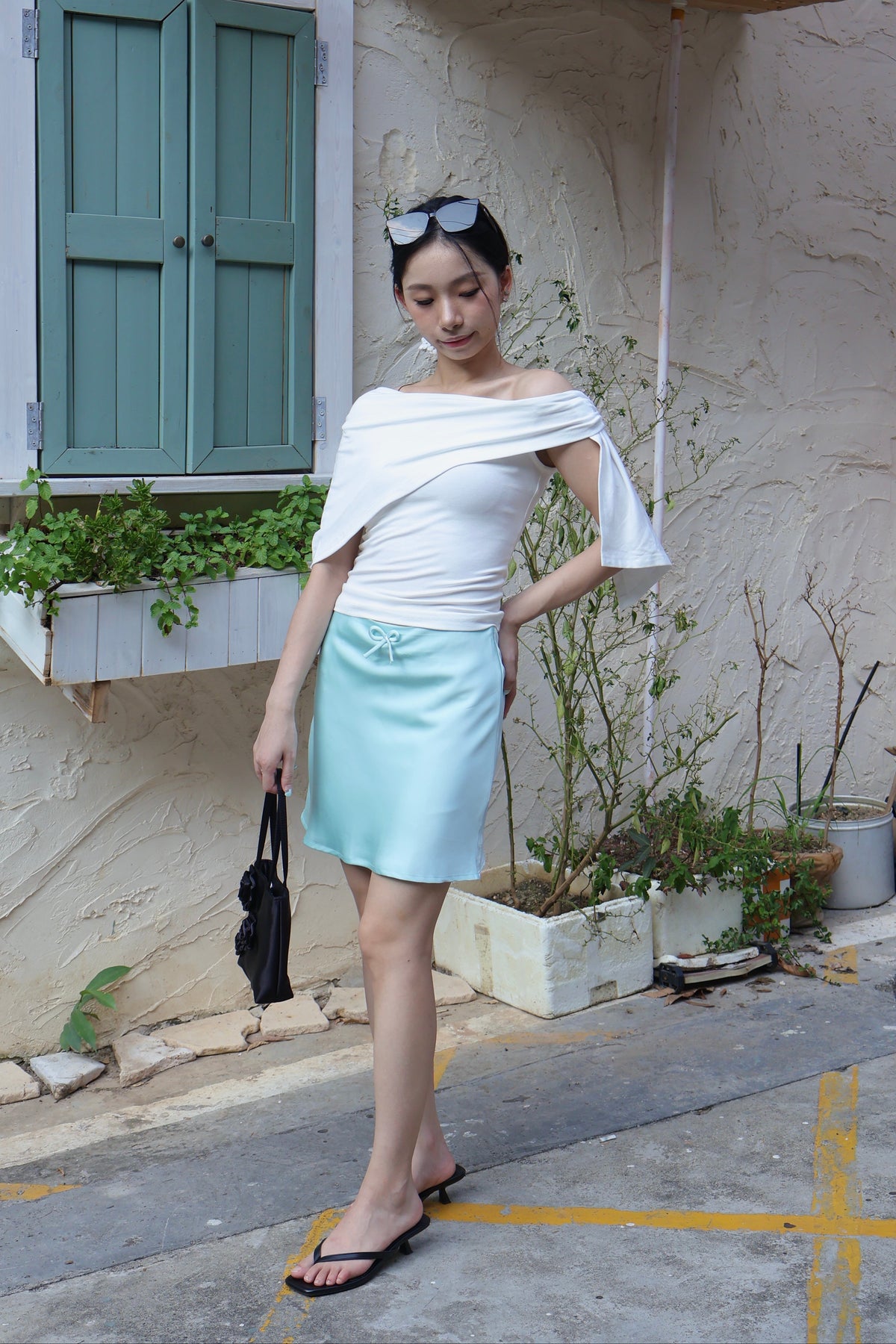 Stylish Off-Shoulder Top斜肩上衣